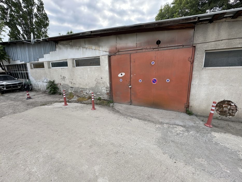 Дава се под наем Гараж / Паркомясто в София, Модерно предградие - 115 кв.м за 433.5 € - Снимка #1