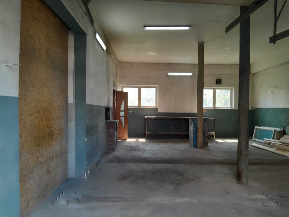 Inchiriez hala in Falticeni.