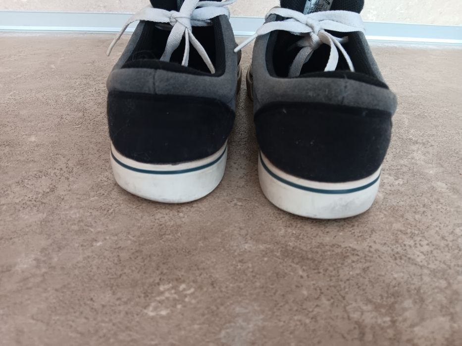 Маратонки Nike 43