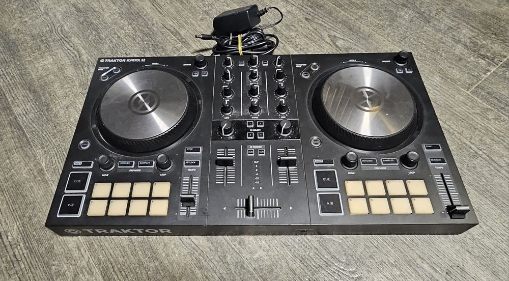 Native Instruments Traktor Kontrol S2 MK3