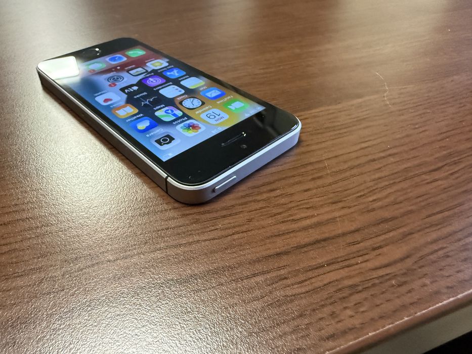 iPhone SE - 16GB - Като Нов