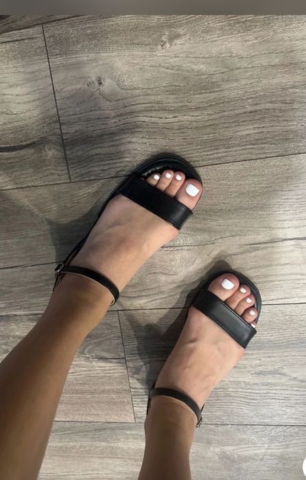 Продаю летние сандалии