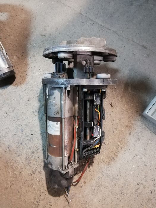 Двигател гаражна ролетна щора