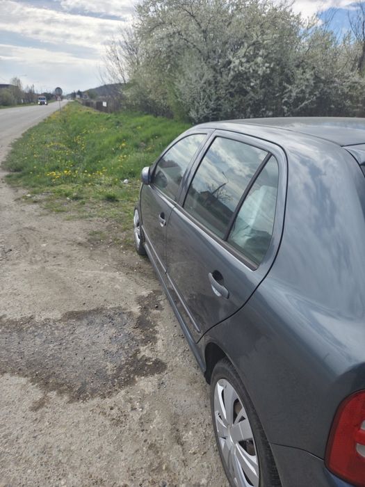 Skoda fabia 1.4 16 valve avariată  față.Motor funcțional!