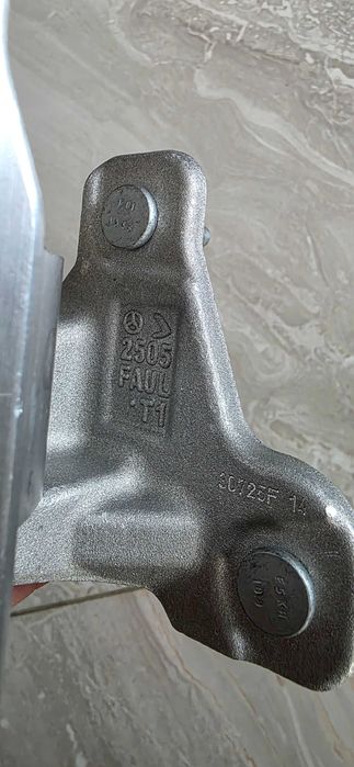 Balama inferioara usa stanga fata Mercedes w205