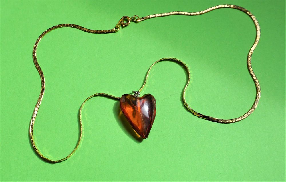 2 броя бижута - кехлибарено колие, гривна