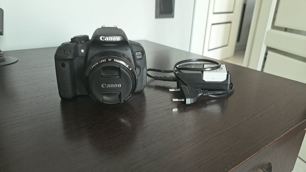 Canon EOS 700D + 50mm