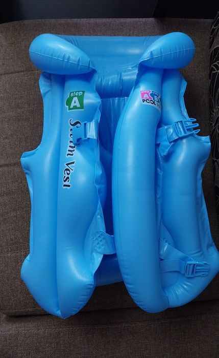 Детский плавательный жилет