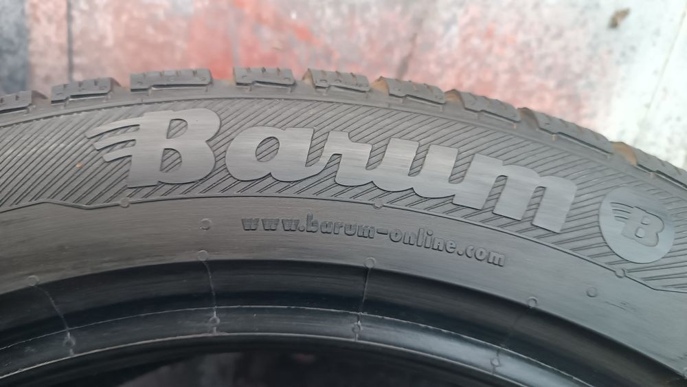 245/45/18 Barum .