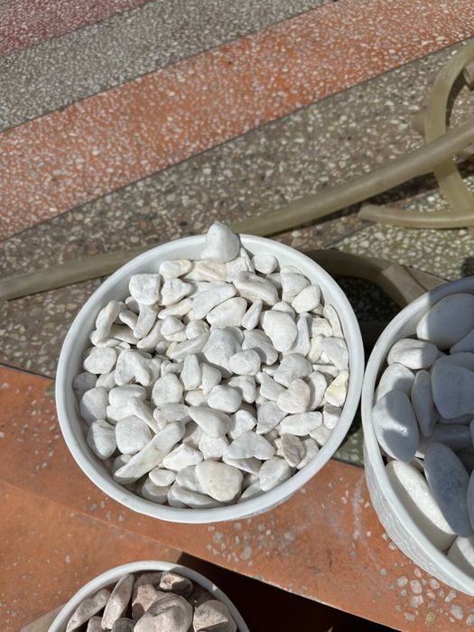 Rangli toshlar, oq toshlar landshaft uchun 50 xildan ortiq
