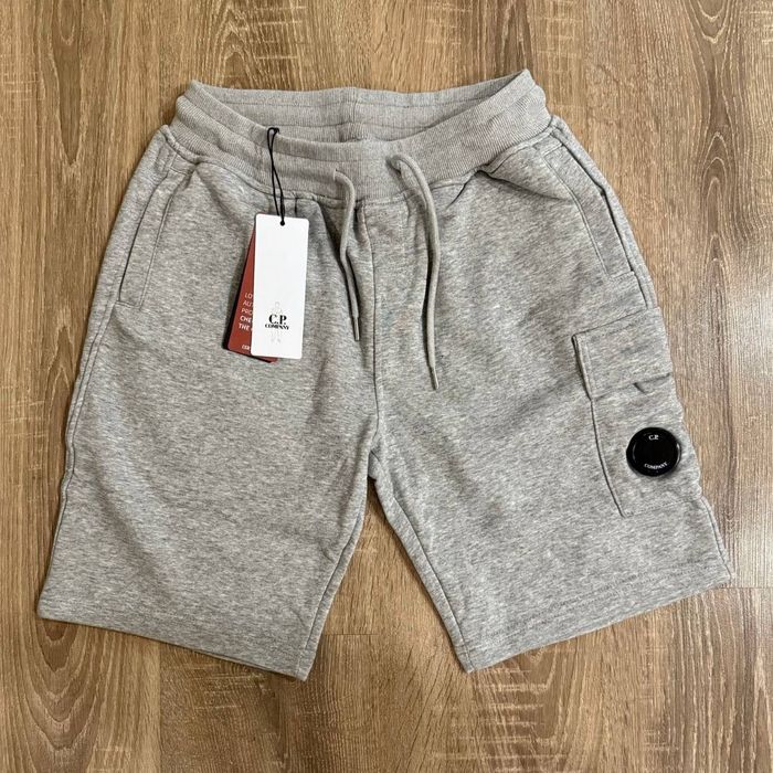 нови мъжки шорти на фирма CP