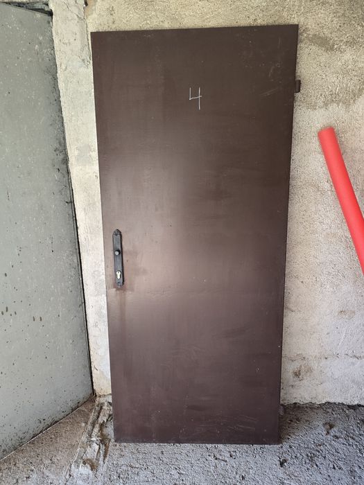 Метални масивни врати