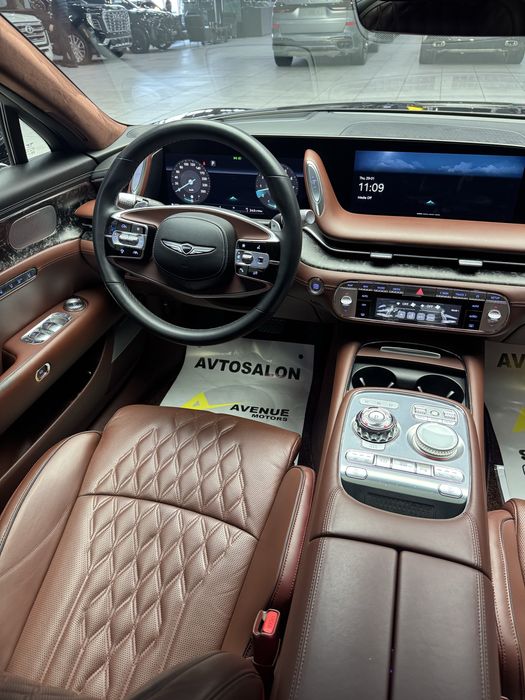 Genesis G90 Limousine