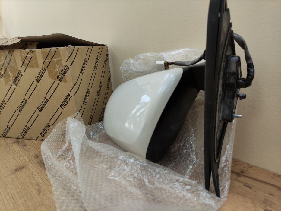 Продам левое зеркало Toyota Highlander