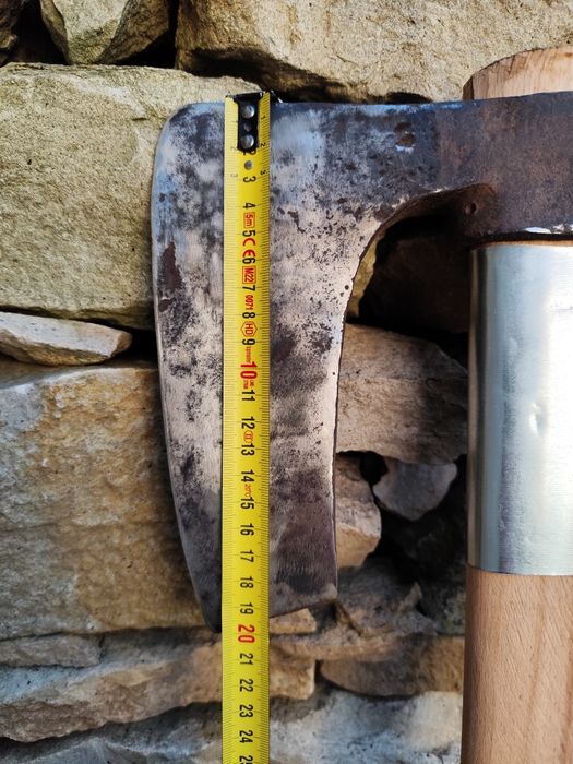 Стари брадви за дърва