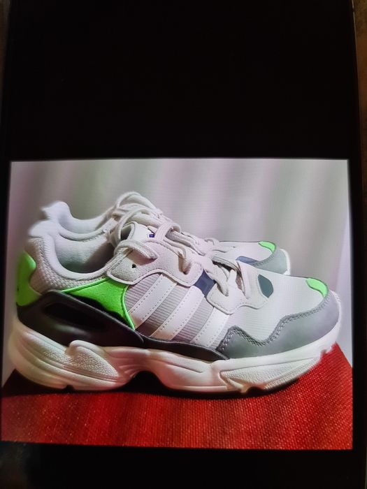 Adidasi de la adidas