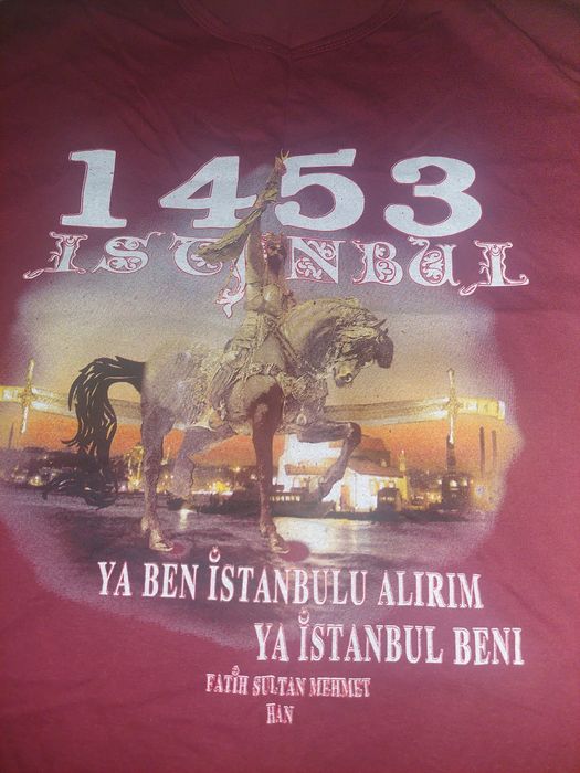 Vand tricou de bumbac inscriptionat cu Istanbul