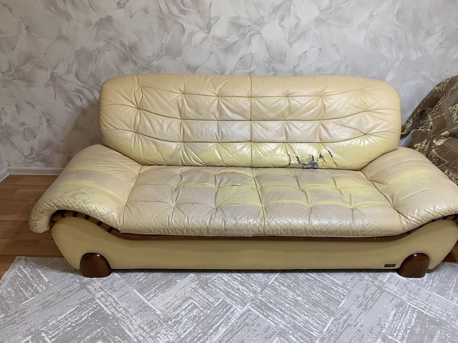 Продам диван (кожанный)