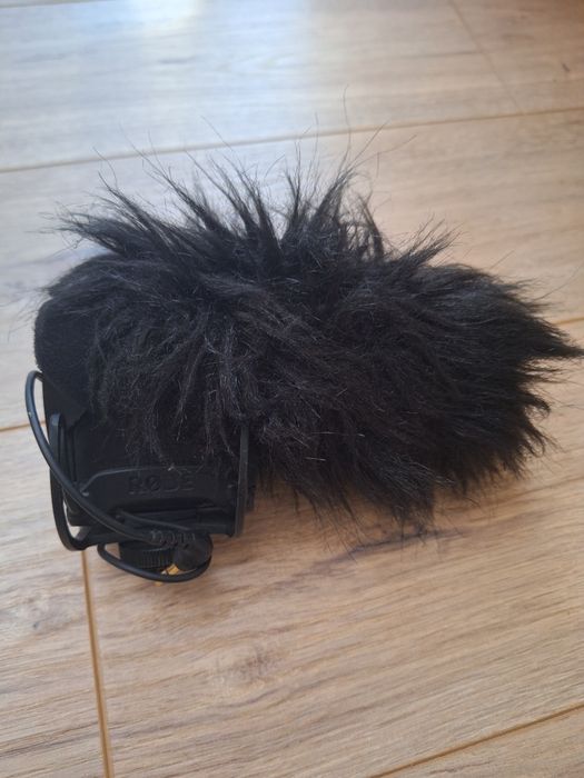 Микрофон Rode VideoMic Pro за монтаж на камера с deadcat