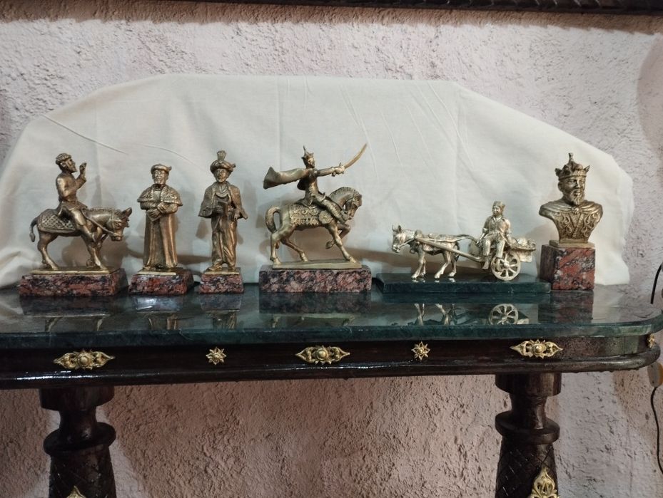 Статуэтки сувенир бронза