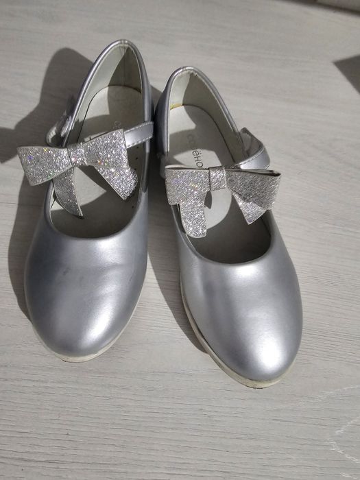 Туфли для девочек,кроссовки