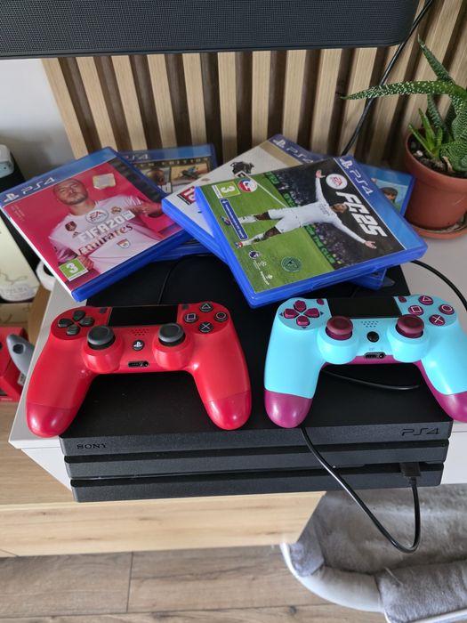 PS4 PRO 1TB 2xcontroler