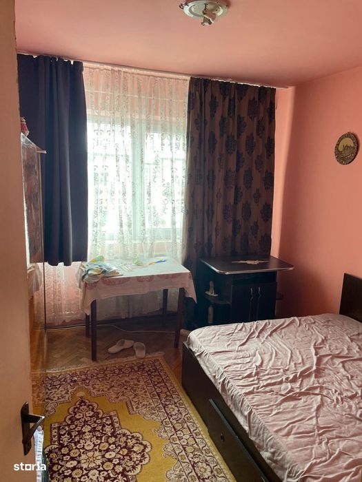 De vanzare apartament 4 camere, strada Carpati, central