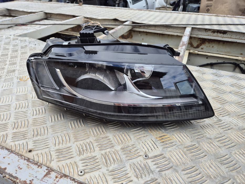 Far dreapta Audi a4 b8 lupa defecta