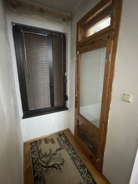 Подарявам запазена дървена дограма двойни врати и прозорци с щори