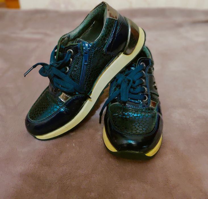 Продам кроссовки для детей турецкие!