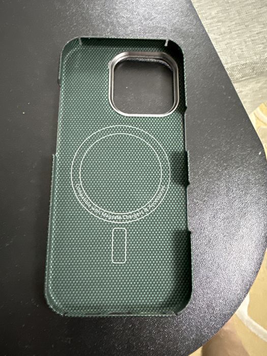 Продам карбон чехол на Iphone 16 pro айфон 16 про