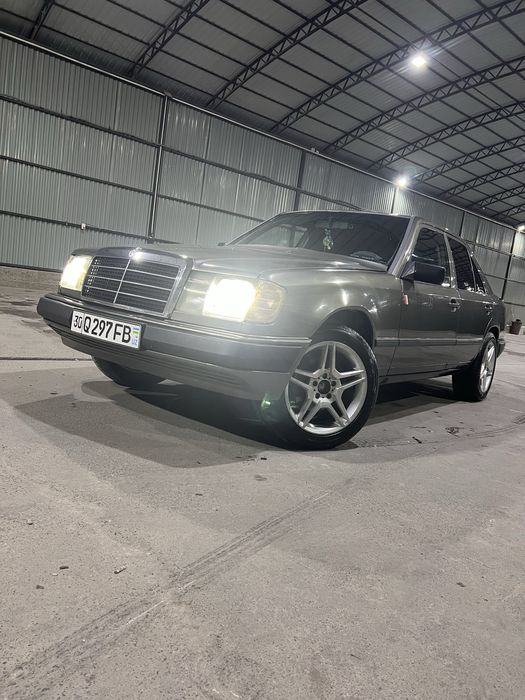Mersedes Benz Daimler Benz W124! Легенда!