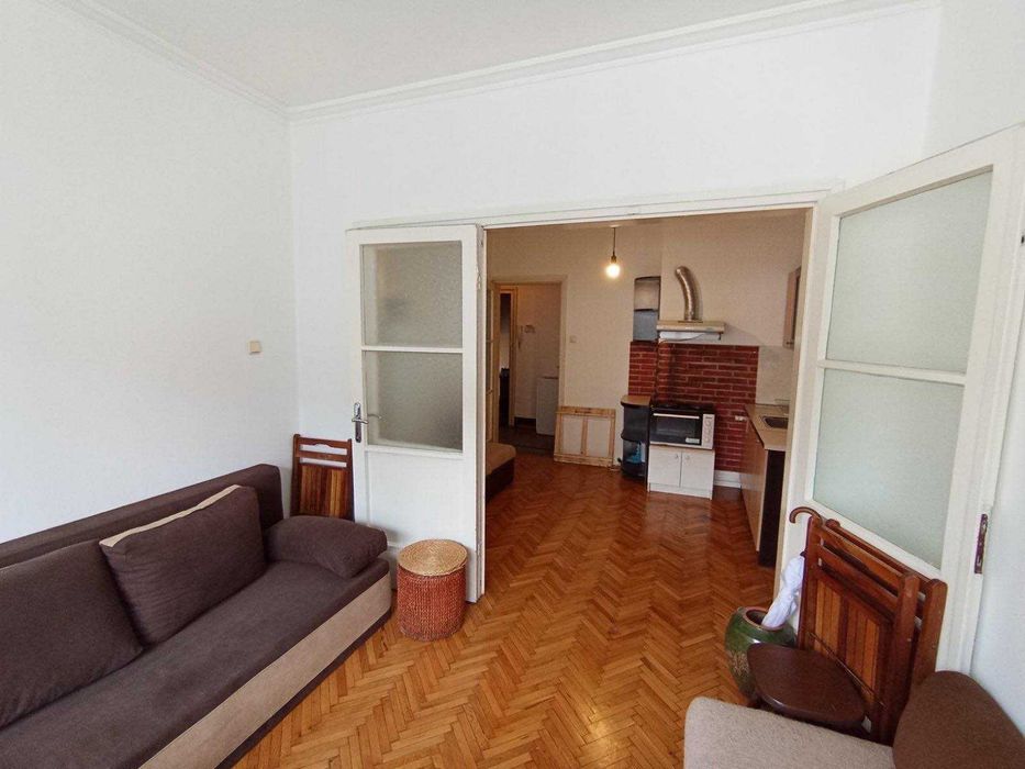 Дава се под наем Двустаен апартамент в София, Център - 55 кв.м за 550 € - Снимка #1