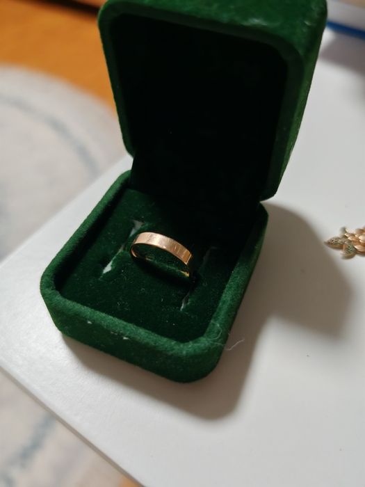 продам  женские кольца