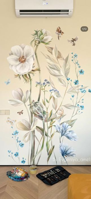 Рисунки на стенах и барельеф