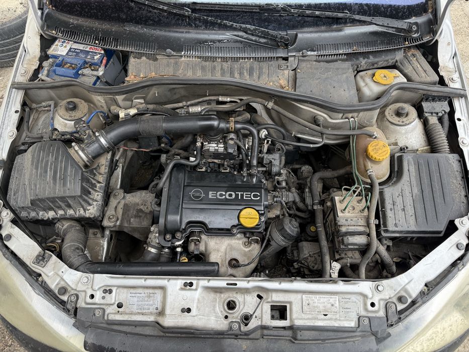 Opel Corsa C 1.0 на части