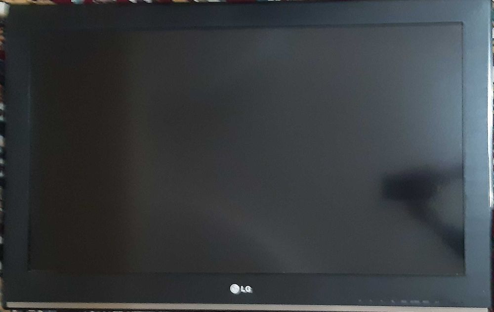 Телевизор lg в хорошем состоянии!