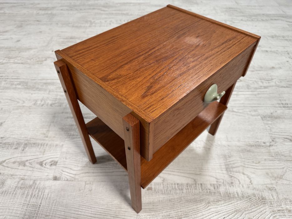 Нощно шкафче от 60-те Д908