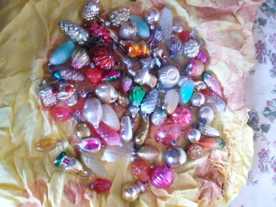 Ёлочные игрушки.значки