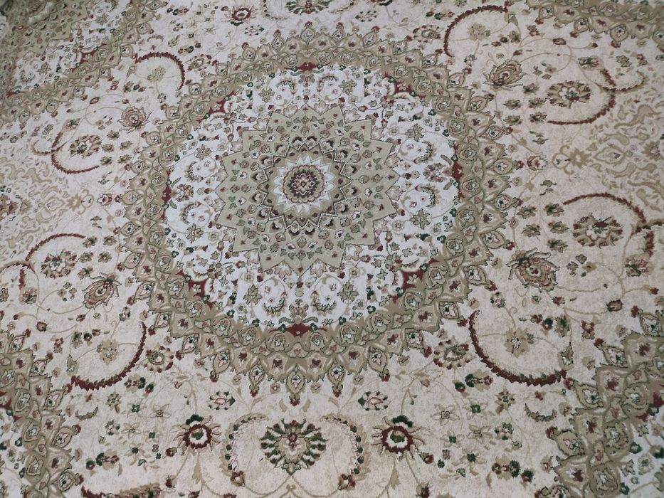 Продается ковер 3.5 м  на 4 м