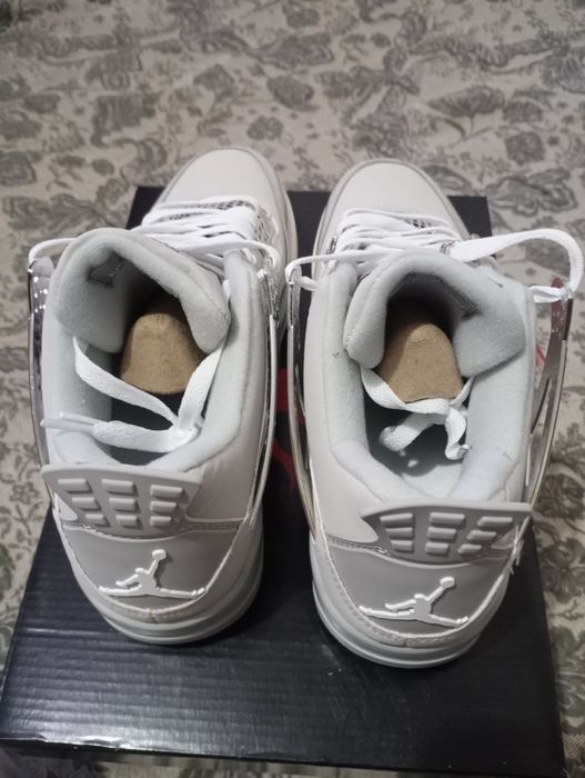Jordan 4 Frozen Moments