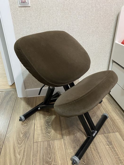 Стул с коленным упором ортопедический