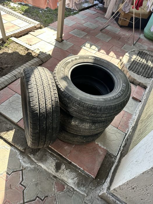 Резина 215/70/R15C 4шт лето
