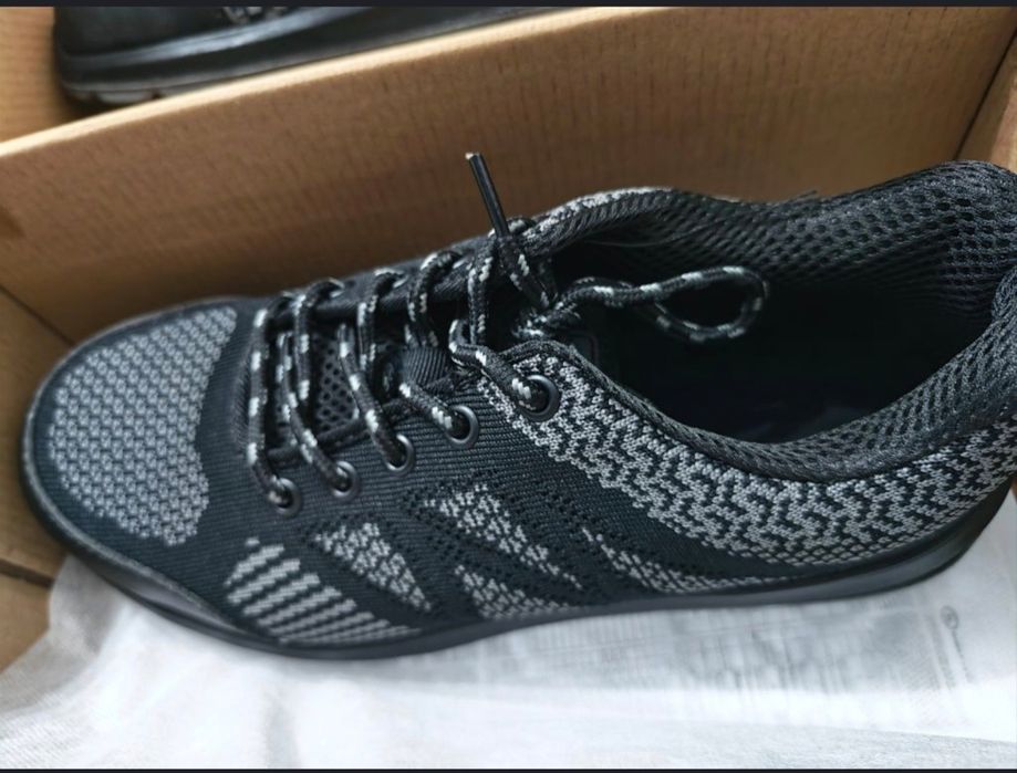 Нови работни обувки с бомбе