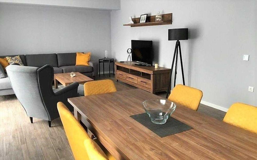 Дава се под наем Двустаен апартамент в Бургас, Изгрев - 56 кв.м за 204 € - Снимка #1