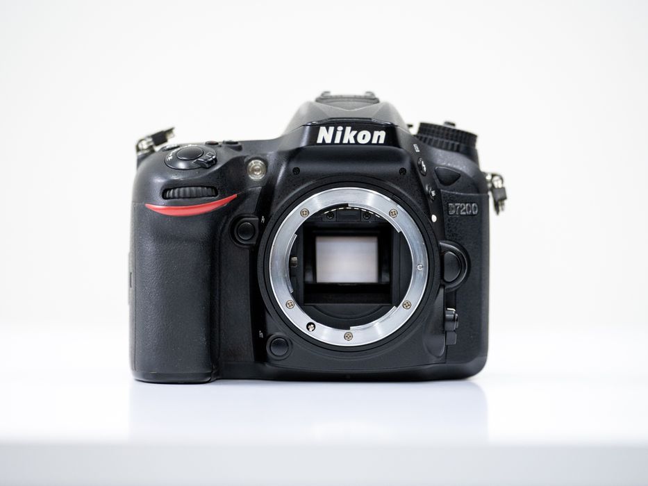 Продавам Nikon D7200 + Sigma 17-70mm F2.8-4
