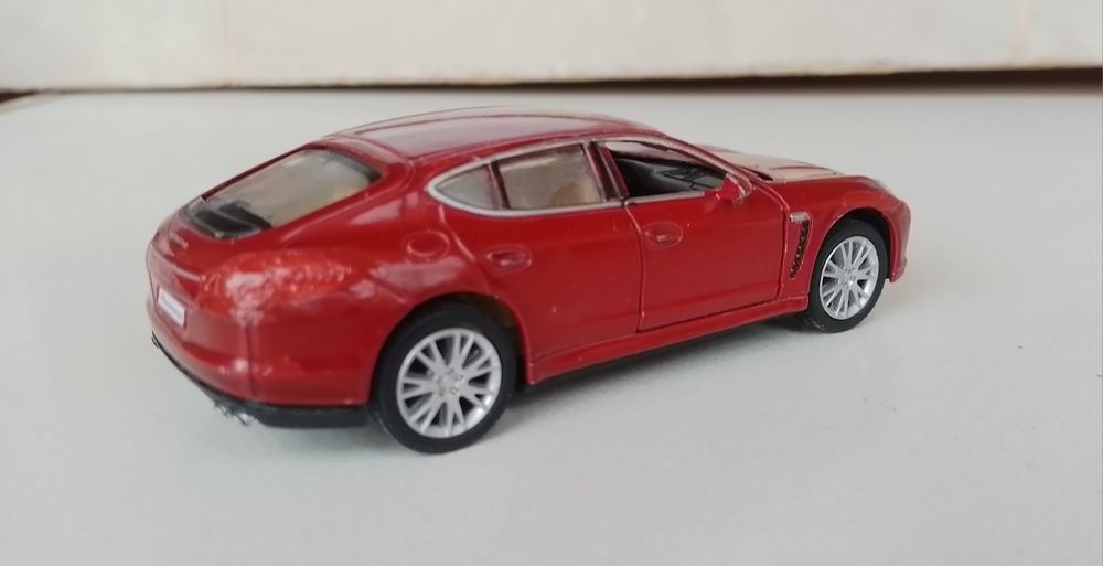 Porsche Panamera S, мащаб 1/40