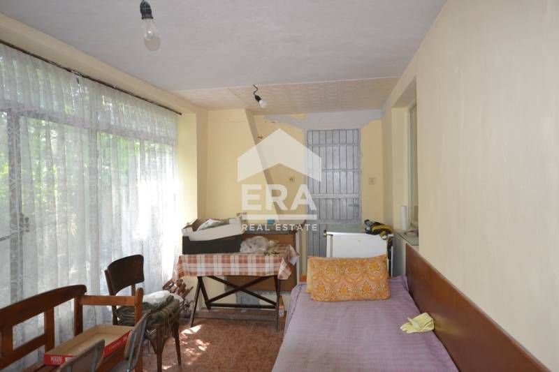 Вила с двор във вилна зона ,,Куба,,