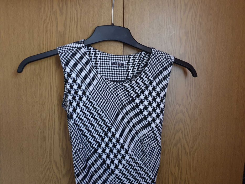 Черно-бяла елегантна рокля