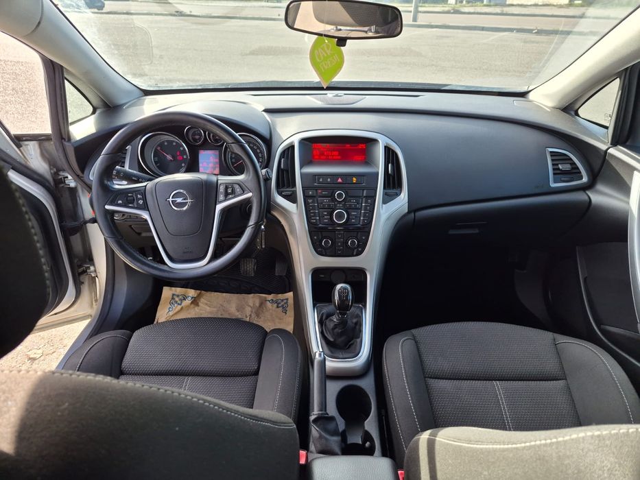 Opel astra j  2013